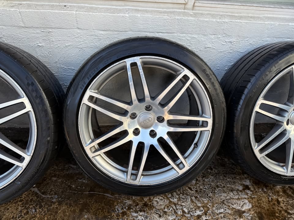 Audi Q7 21" Alloy Wheels with Tyres
