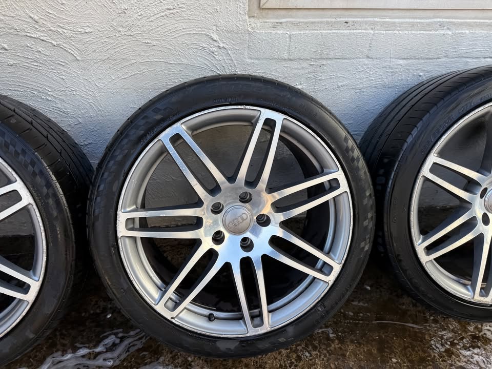Audi Q7 21" Alloy Wheels with Tyres