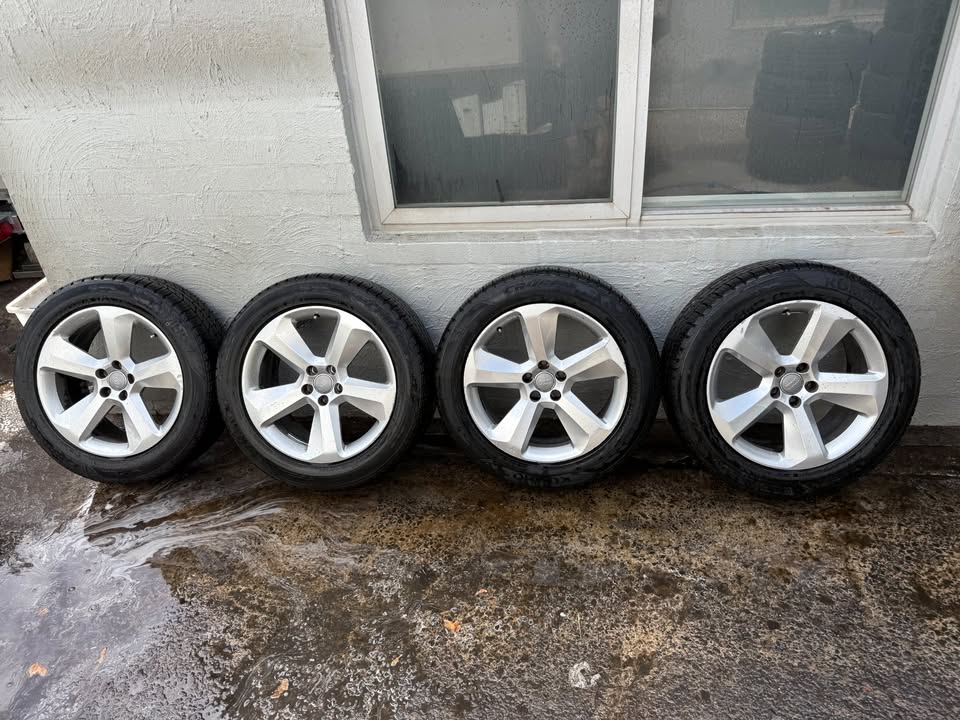 Audi Q5 19" Alloy Wheels with Like New Tyres