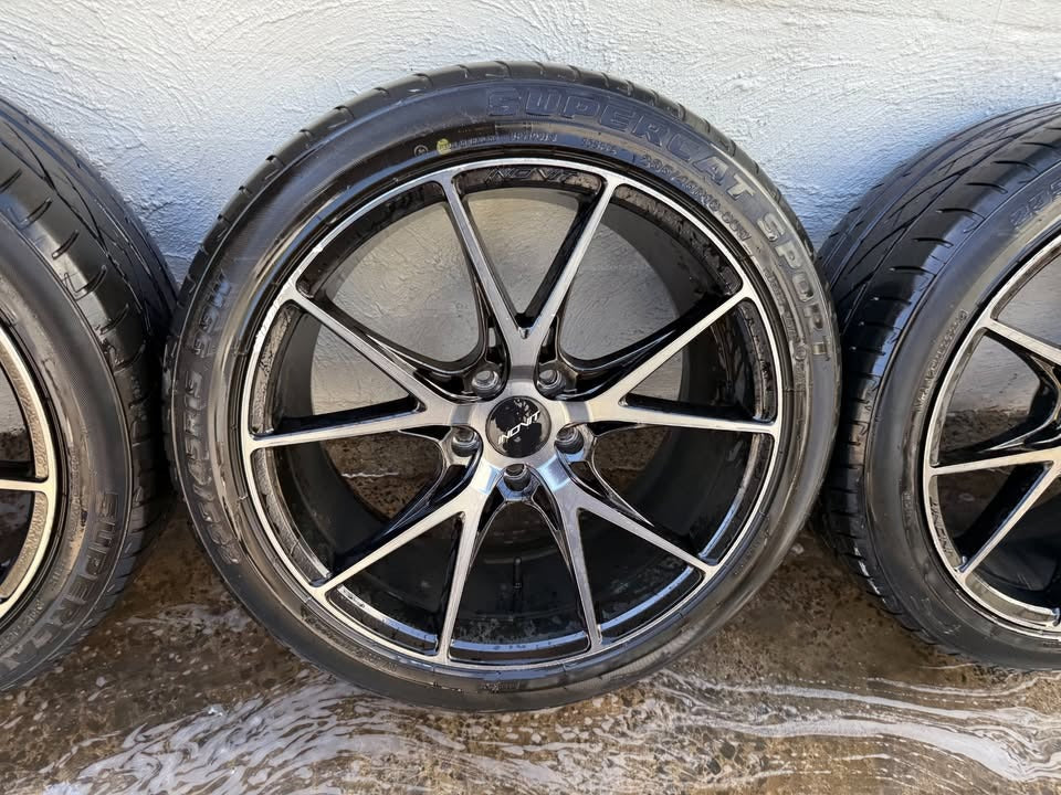 Inovit 19" Alloy Wheels with Excellent Tyres