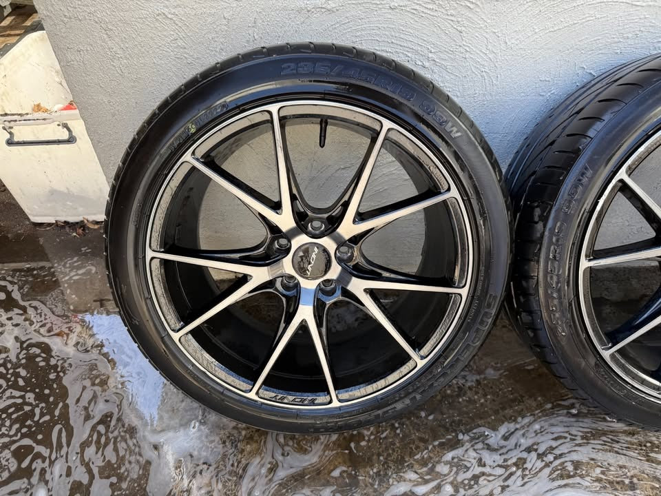 Inovit 19" Alloy Wheels with Excellent Tyres