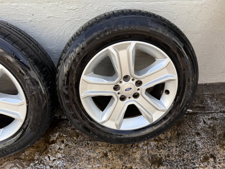 Ford Territory 17" Alloy Wheels with Excellent Tyres