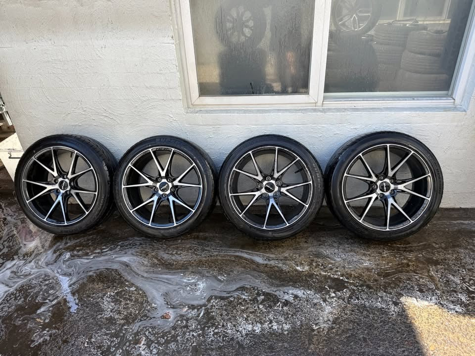 Inovit 19" Alloy Wheels with Excellent Tyres