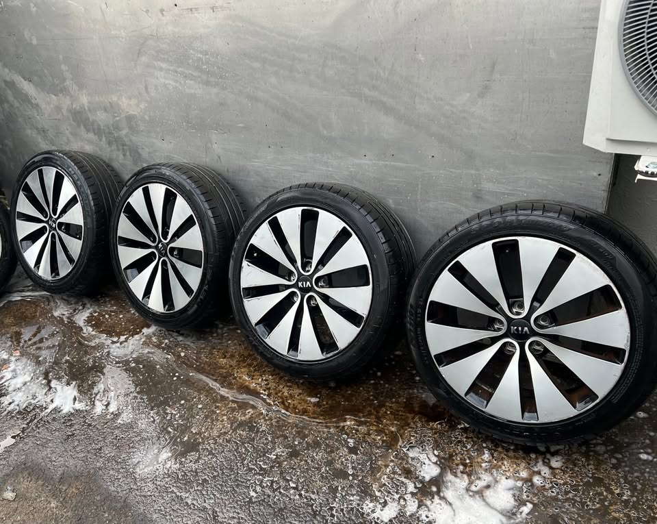 Kia Cerato 18" Alloy Wheels with Excellent Tyres