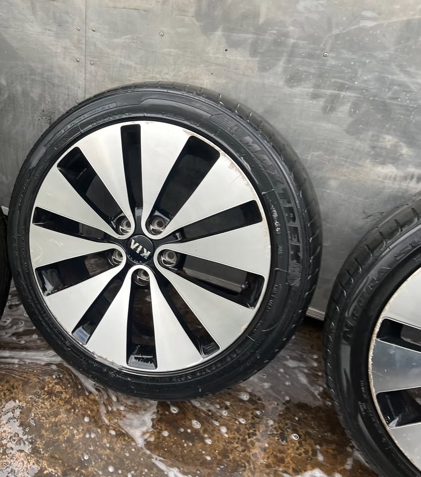 Kia Cerato 18" Alloy Wheels with Excellent Tyres