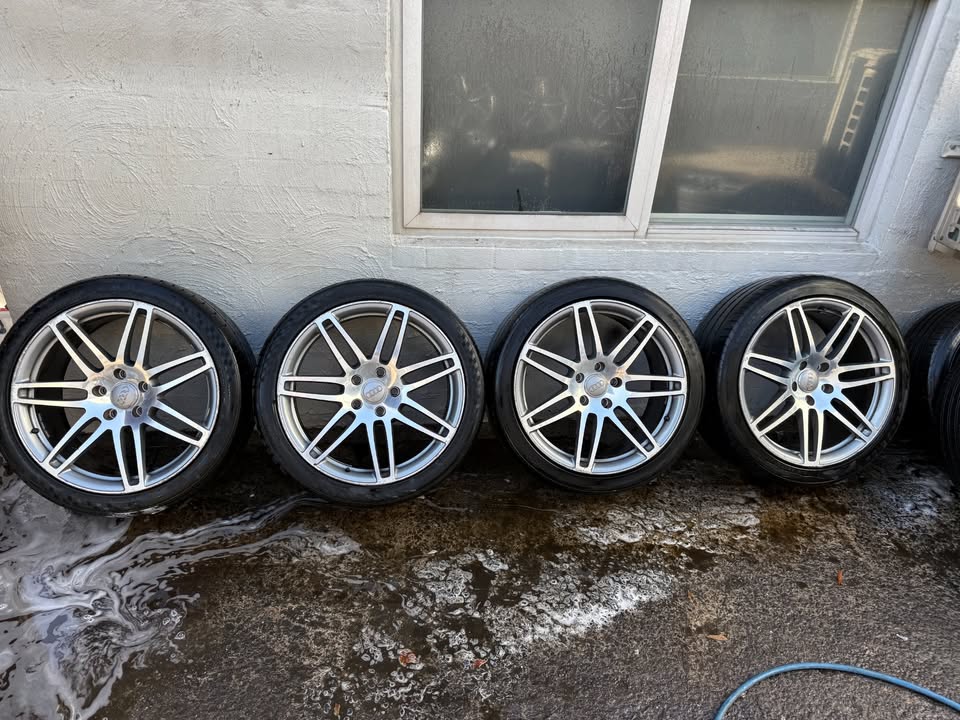 Audi Q7 21" Alloy Wheels with Tyres