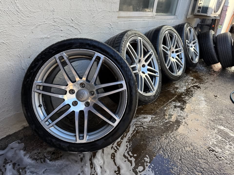 Audi Q7 21" Alloy Wheels with Tyres