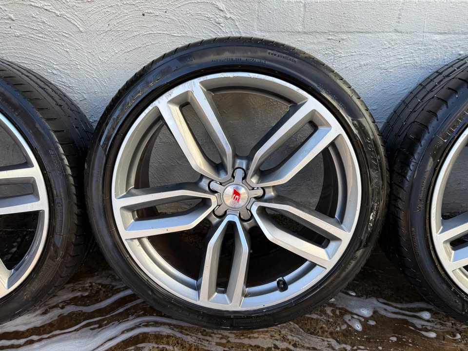 Audi SQ5 21" Alloy Wheels with Pirelli Tyres