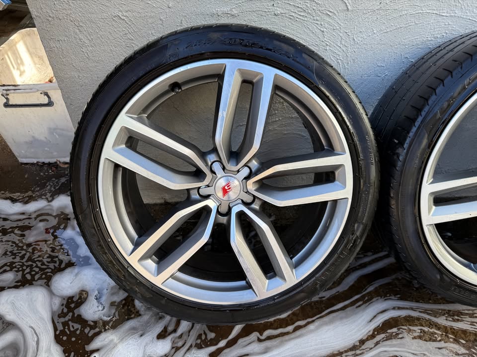 Audi SQ5 21" Alloy Wheels with Pirelli Tyres