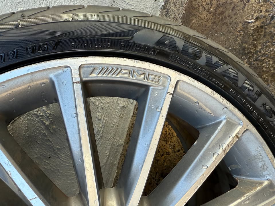 Mercedes Benz AMG 19" Alloy Wheel with Tyre