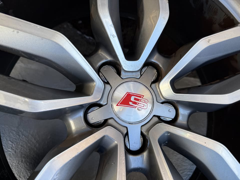 Audi SQ5 21" Alloy Wheels with Pirelli Tyres