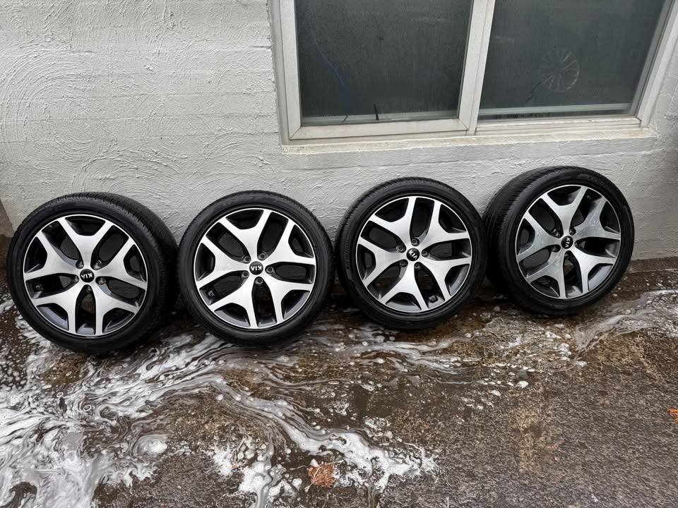 Kia Sportage 19" Alloy Wheels with Good Tyres