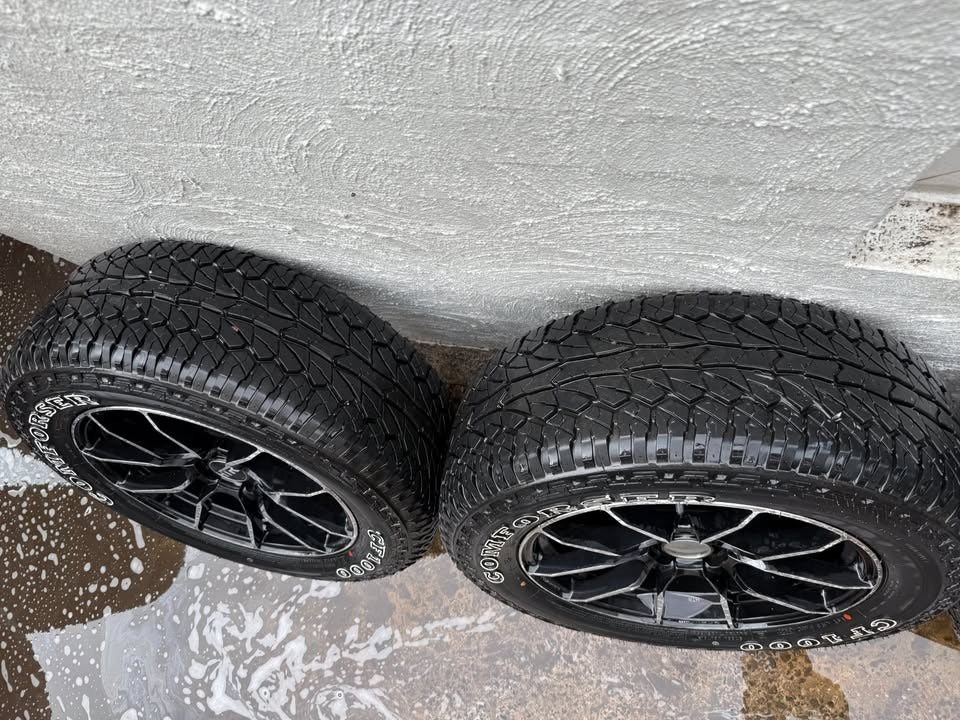 HTR Gram Lights 18" Alloy Wheels with Excellent Tyres