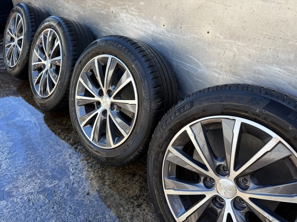 Peugeot 308 16” Alloy Wheels with Excellent Michellin Tyres