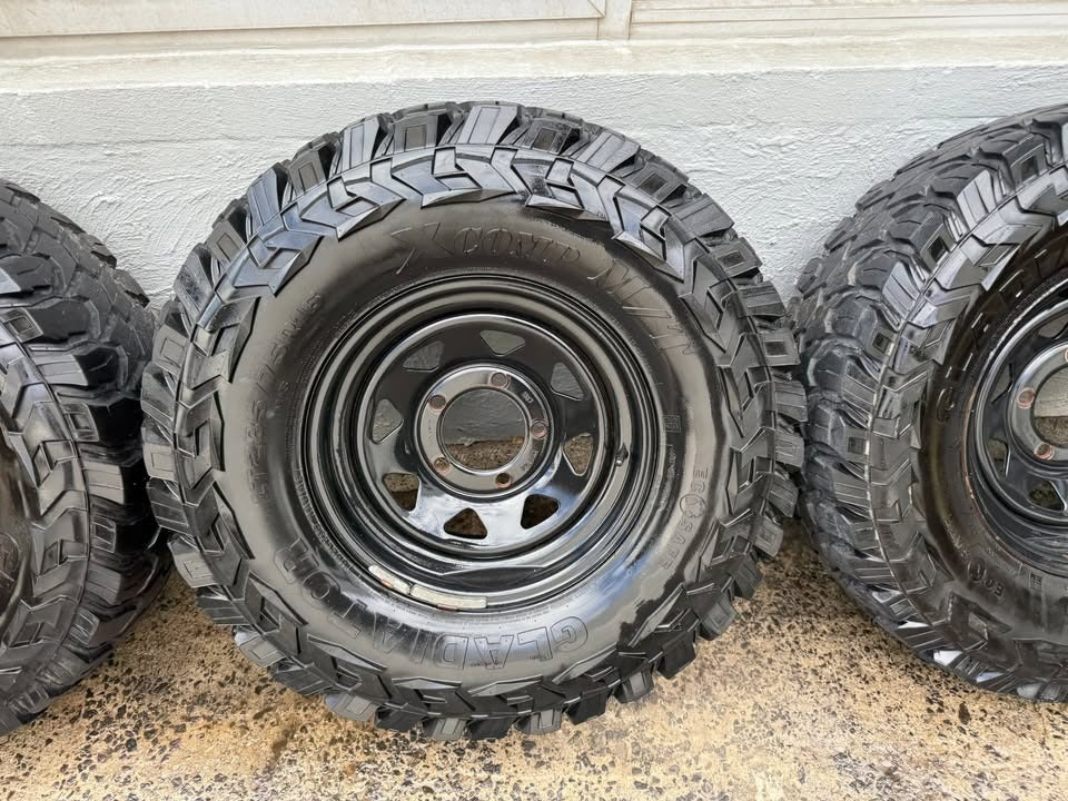 X Comp 33” M/T Tyres on Black 6 Stud Rims