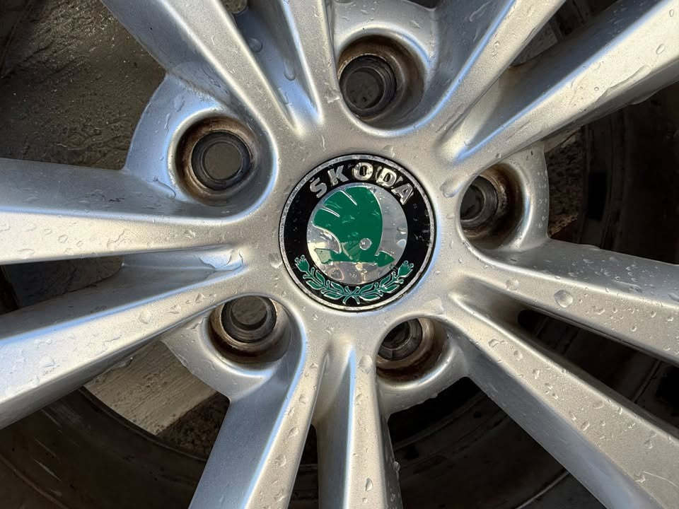 Skoda Octavia 18" Alloy Wheels with Excellent Tyres