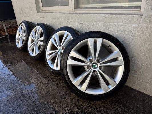 Skoda Octavia 18" Alloy Wheels with Excellent Tyres