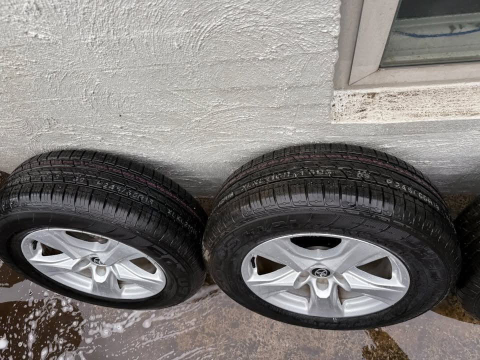 Toyota RAV4 18" Alloy Wheels with Like New Tyres