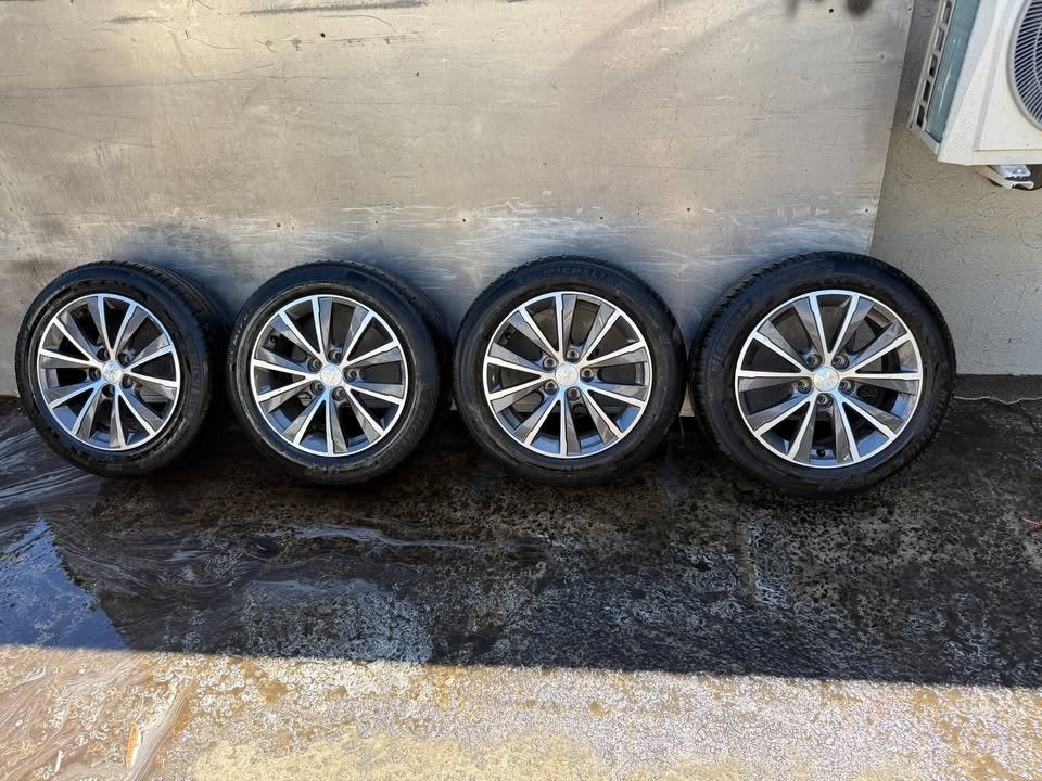 Peugeot 308 16” Alloy Wheels with Excellent Michellin Tyres