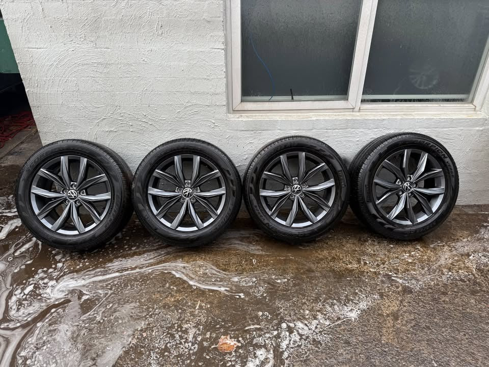 Volkswagen Tiguan 19" Alloy Wheels with Pirelli Tyres