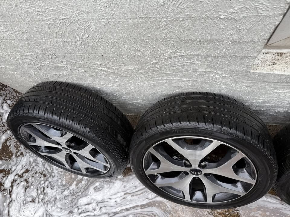 Kia Sportage 19" Alloy Wheels with Good Tyres