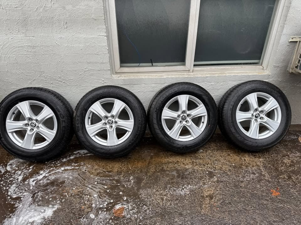 Toyota RAV4 18" Alloy Wheels with Like New Tyres