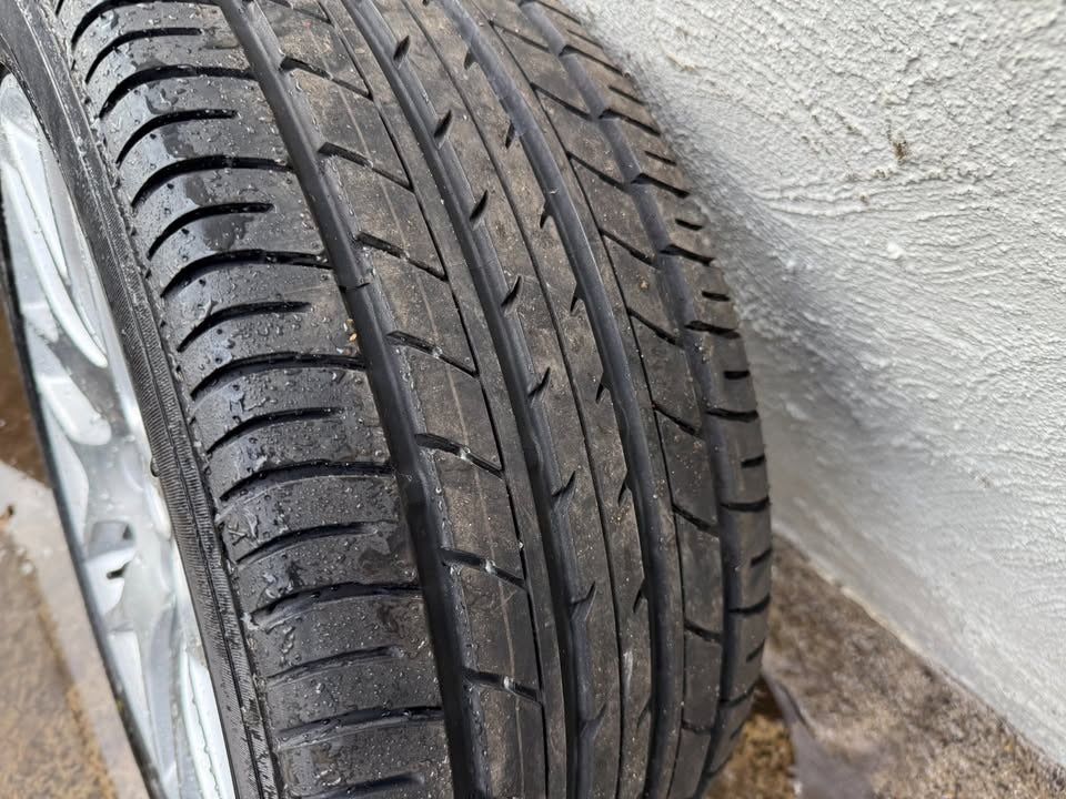 Holden Commodore 18 Inch Alloy Wheel with Brand New Tyre *Delivery*