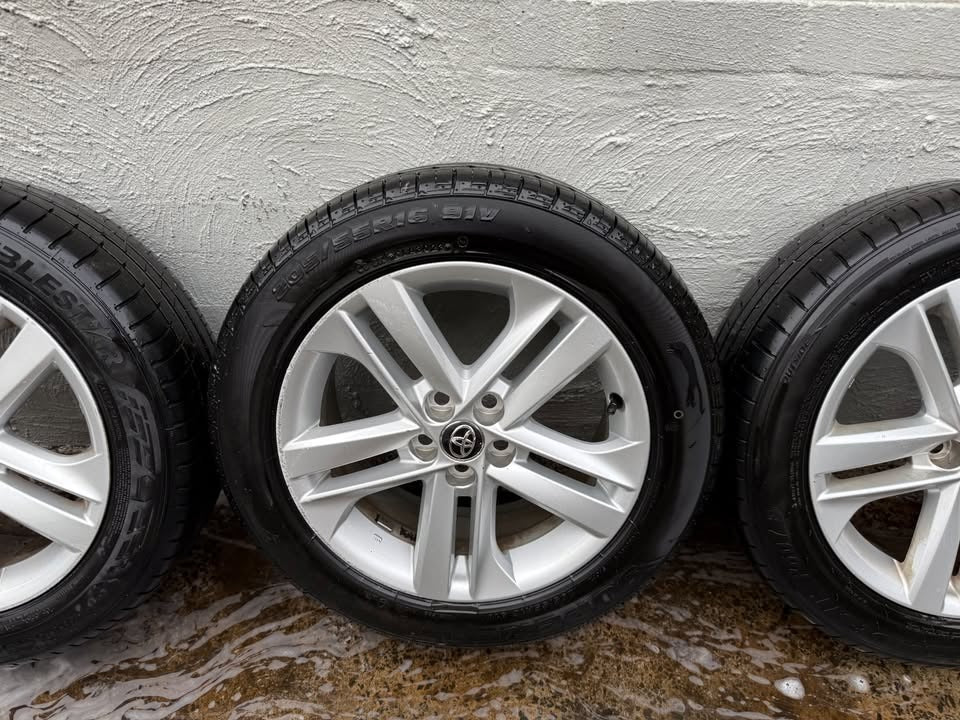 Toyota Corolla 16" Alloy Wheels with Excellent Tyres