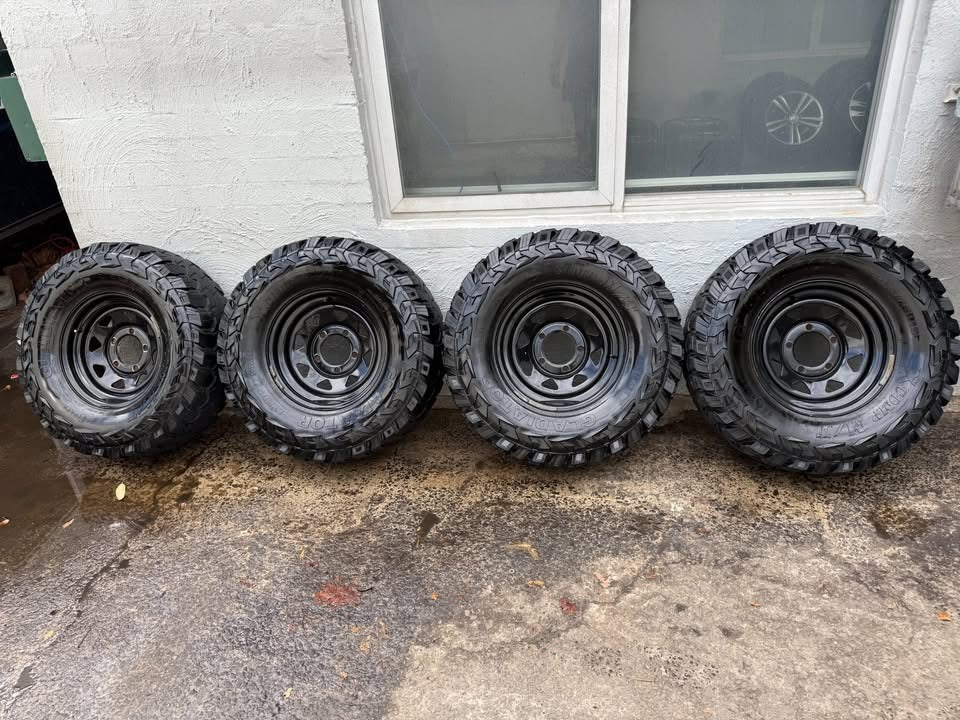 X Comp 33” M/T Tyres on Black 6 Stud Rims