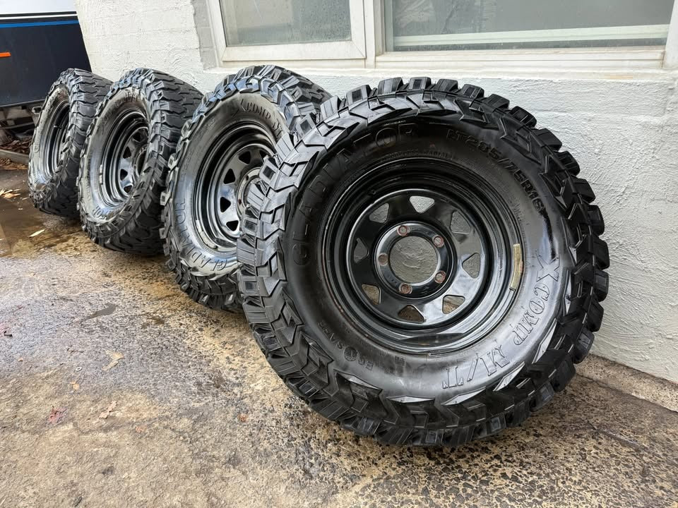 X Comp 33” M/T Tyres on Black 6 Stud Rims