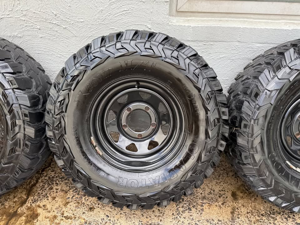X Comp 33” M/T Tyres on Black 6 Stud Rims