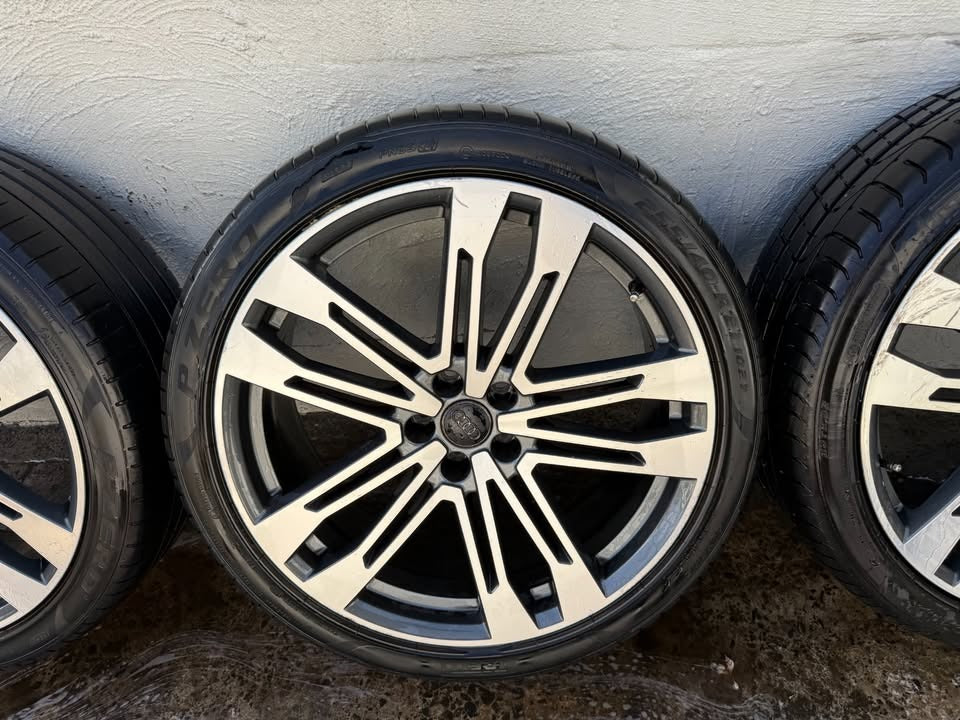 Audi SQ5 21" Alloy Wheels with Tyres