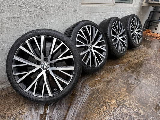 Volkswagen Passat 18" Alloy Wheels with Good Tyres