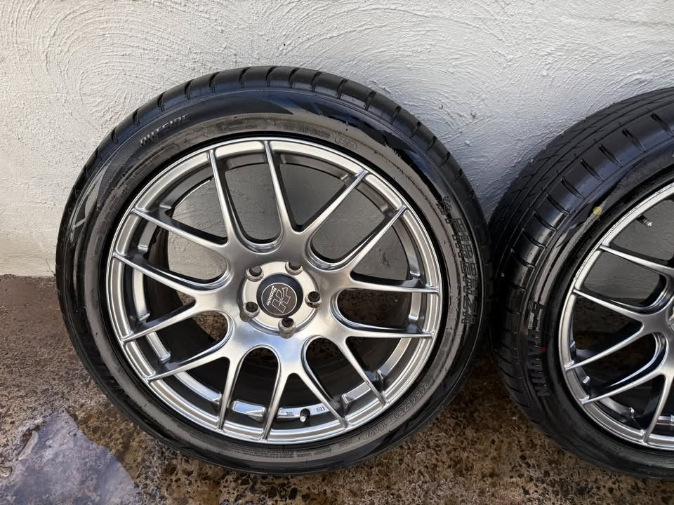 Hussla 18 Inch Alloy Wheels with Like New Tyres *Delivery*