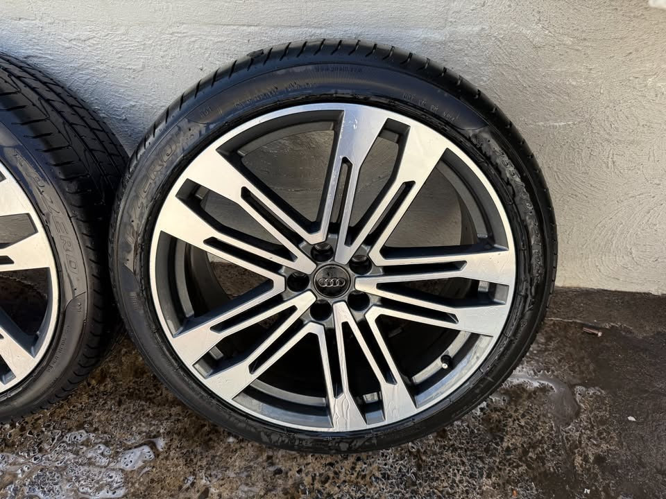 Audi SQ5 21" Alloy Wheels with Tyres