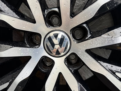 Volkswagen Passat 18" Alloy Wheels with Good Tyres
