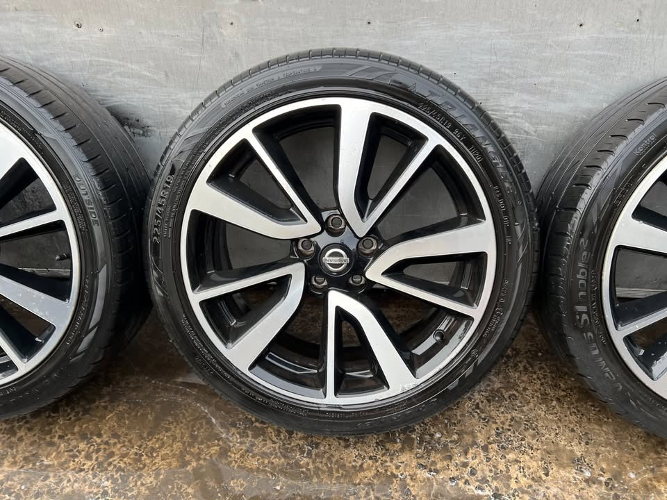 Nissan Qashqai/X-Trail 19" Alloy Wheels with Tyres