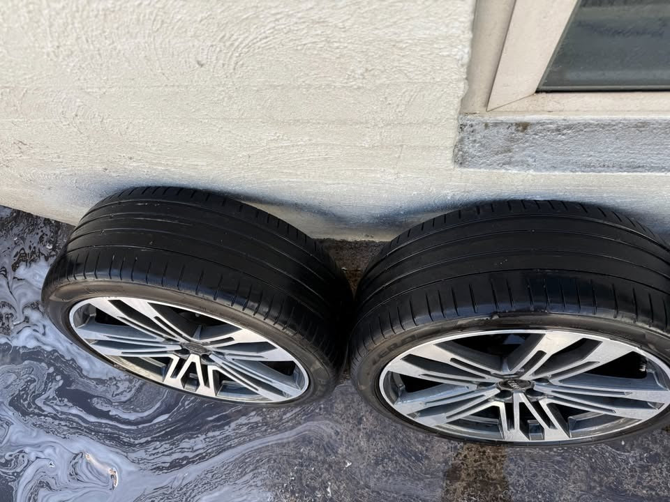 Audi SQ5 21" Alloy Wheels with Tyres