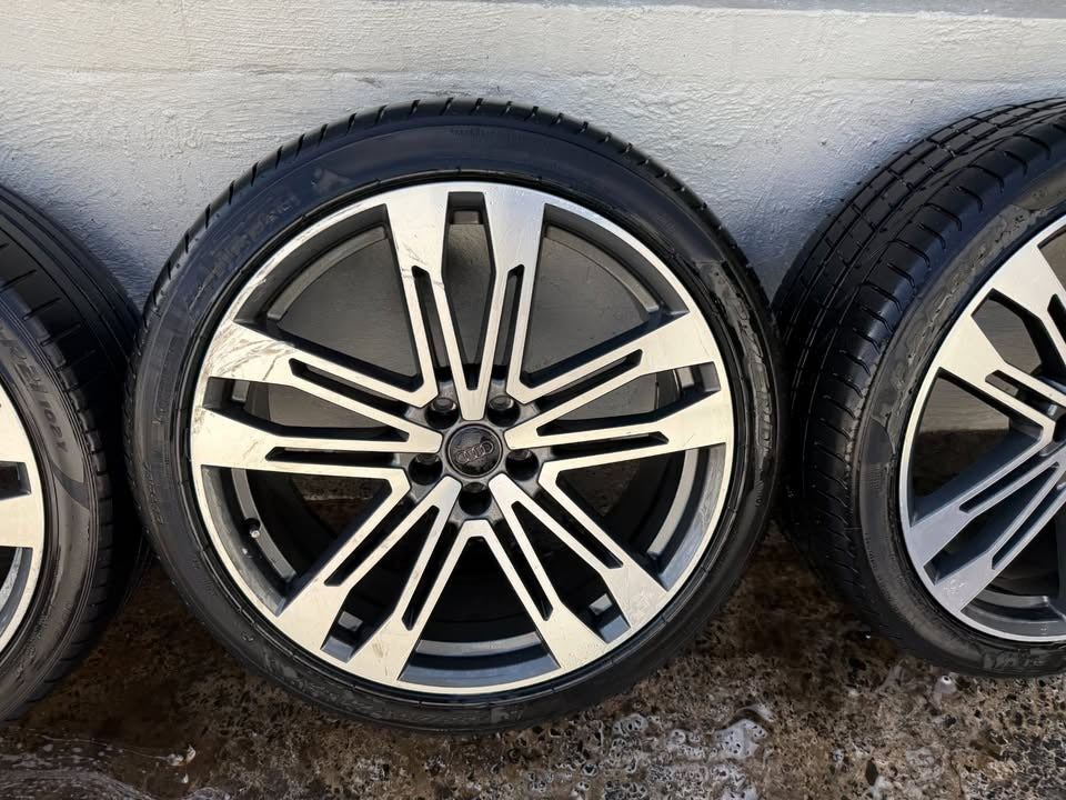 Audi SQ5 21" Alloy Wheels with Tyres