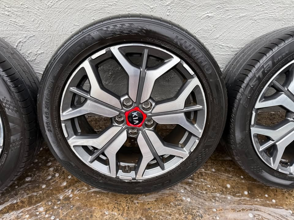 Kia Seltos 18" Alloy Wheels with Kumho Tyres
