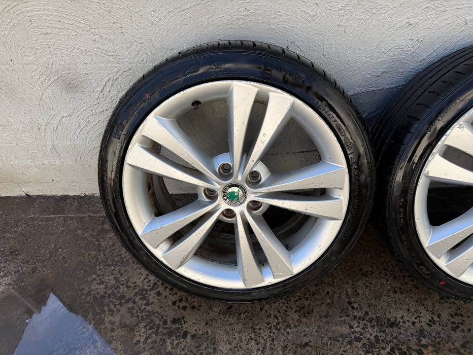 Skoda Octavia 18" Alloy Wheels with Excellent Tyres