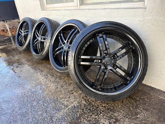 Versus 20" Alloy Wheels with Excellent Tyres