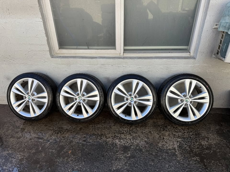 Skoda Octavia 18" Alloy Wheels with Excellent Tyres