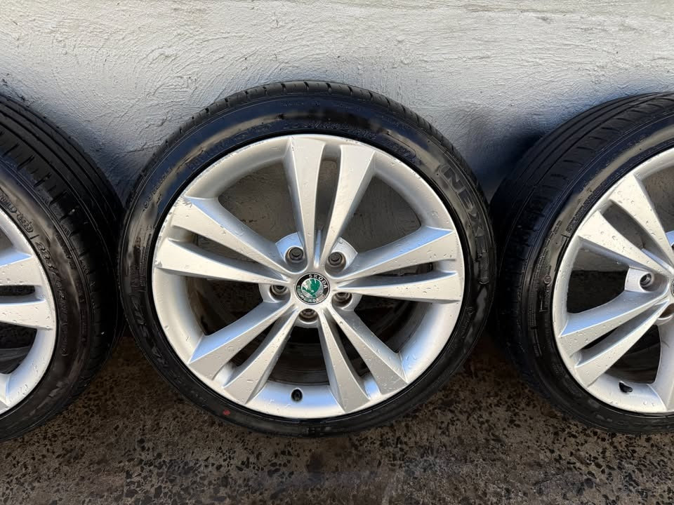 Skoda Octavia 18" Alloy Wheels with Excellent Tyres