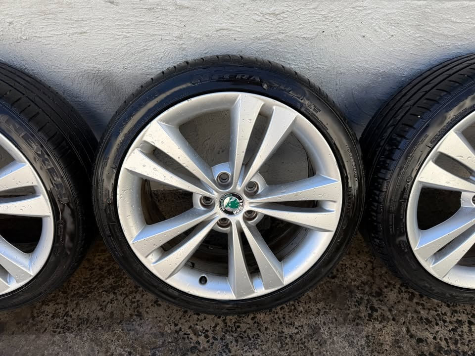 Skoda Octavia 18" Alloy Wheels with Excellent Tyres