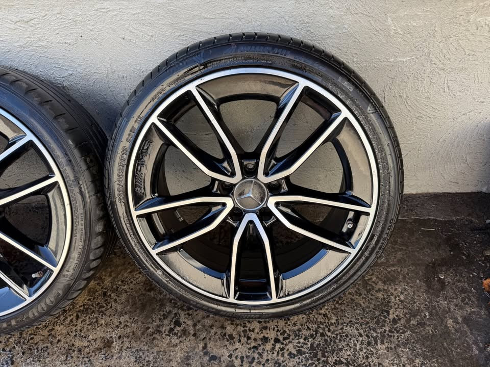 Mercedes Benz 19" Staggered Alloy Wheels with Excellent Tyres