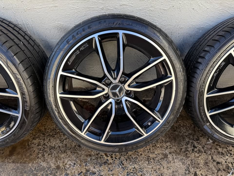 Mercedes Benz 19" Staggered Alloy Wheels with Excellent Tyres