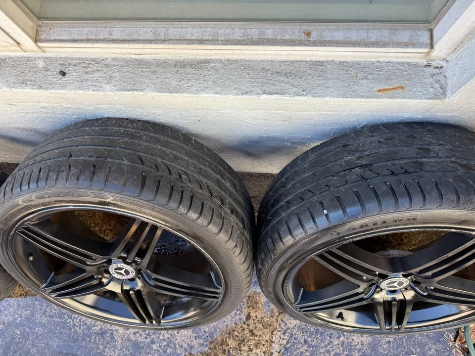 Mercedes Benz 22" ML Black Alloy Wheels with Excellent Tyres