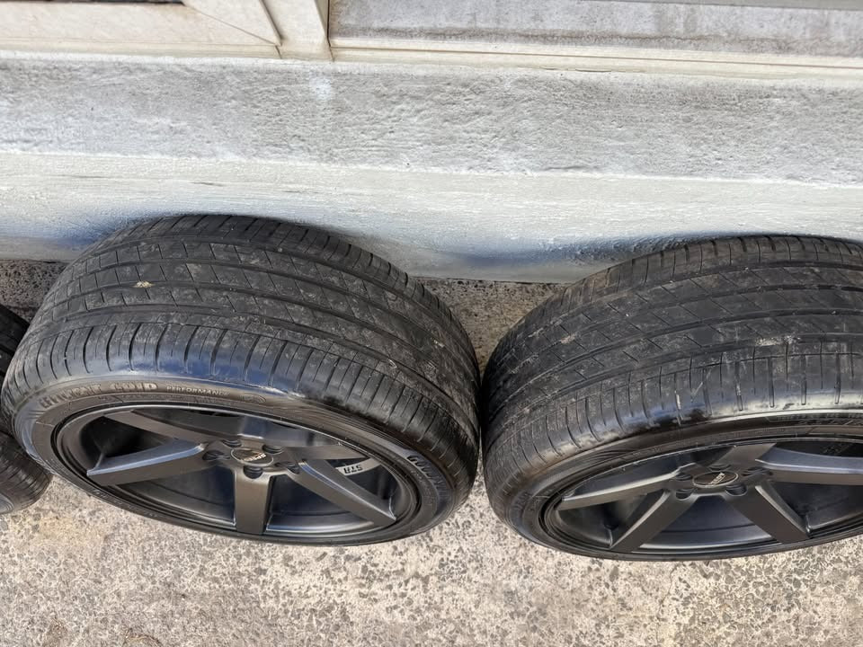 Speedy STR Racing 18" Black Alloy Wheels with Goodyear Tyres