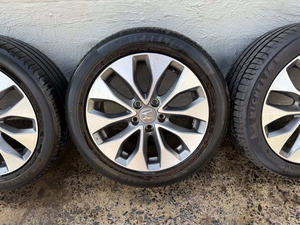 Honda Accord 17" Alloy Wheels with Michelin Tyres